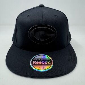 Vintage Green Bay Packers Blackout Hat Cap Flat Bill by Reebok Size 7 1/4 7 5/8
